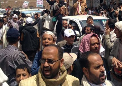 الحوثيون ينصبون خياما جديدة في وسط صنعاء ويغلقون طريق المطار

        ::  :: نسخة الموبايل
